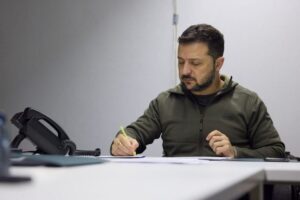 Владимир Зеленский общается с командующими ВСУ в обход Валерия Залужного, пишет «Украинская правда». Главное о войне к 4 декабря