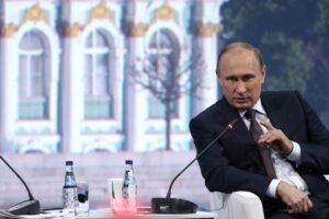 Какие проблемы Петербурга обещал решить Путин на «Прямых линиях» — и что из этого получилось