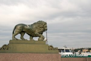Львов с Дворцовой пристани увезли на реставрацию. Во второй раз за полтора года
