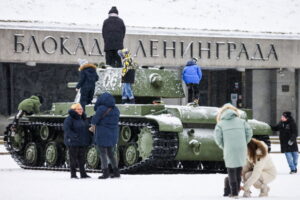 Каким будет 80-летний юбилей снятия блокады Ленинграда: «митинг-реквием» на «Газпром Арене», ожидание Путина и 10 тысяч рублей для ветеранов