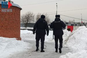 Полицейские дежурят у Борисовского кладбища в Москве, где планируют провести похороны Алексея Навального
