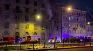 В пожаре на Лиговском проспекте погиб человек. Причиной пожара стал поджог покрышек
