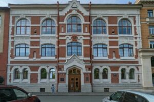 Администрацию Василеостровского района покинули 15 специалистов, пишет юристка Баханович