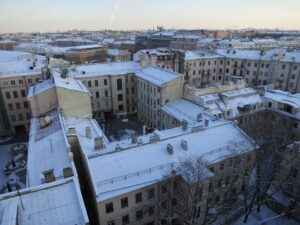 Организатор экскурсий по крышам Петербурга получил условный срок и штраф в 200 тысяч рублей