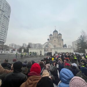 В Москве сегодня похоронили Алексея Навального. С ним прощаются и в Петербурге. Онлайн «Бумаги»