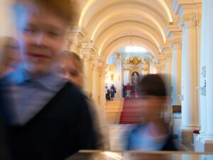 Насколько дороже стало ходить с детьми в петербургские театры, музеи и другие пространства? «Бумага» посчитала рост цен за последние годы