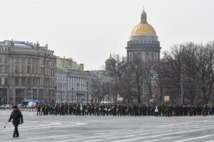 В Петербурге переносятся репетиции парада Победы — вероятно, из-за подрядчика по перевозке военных, пишет 47news