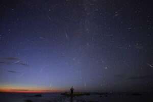 Метеорный поток Лириды достигнет максимума в ночь на 22 апреля. Смогут ли его увидеть петербуржцы?