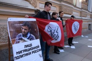 Активистов «Другой России» задержали после акции за ужесточения миграционной политики. Одного из них арестовали