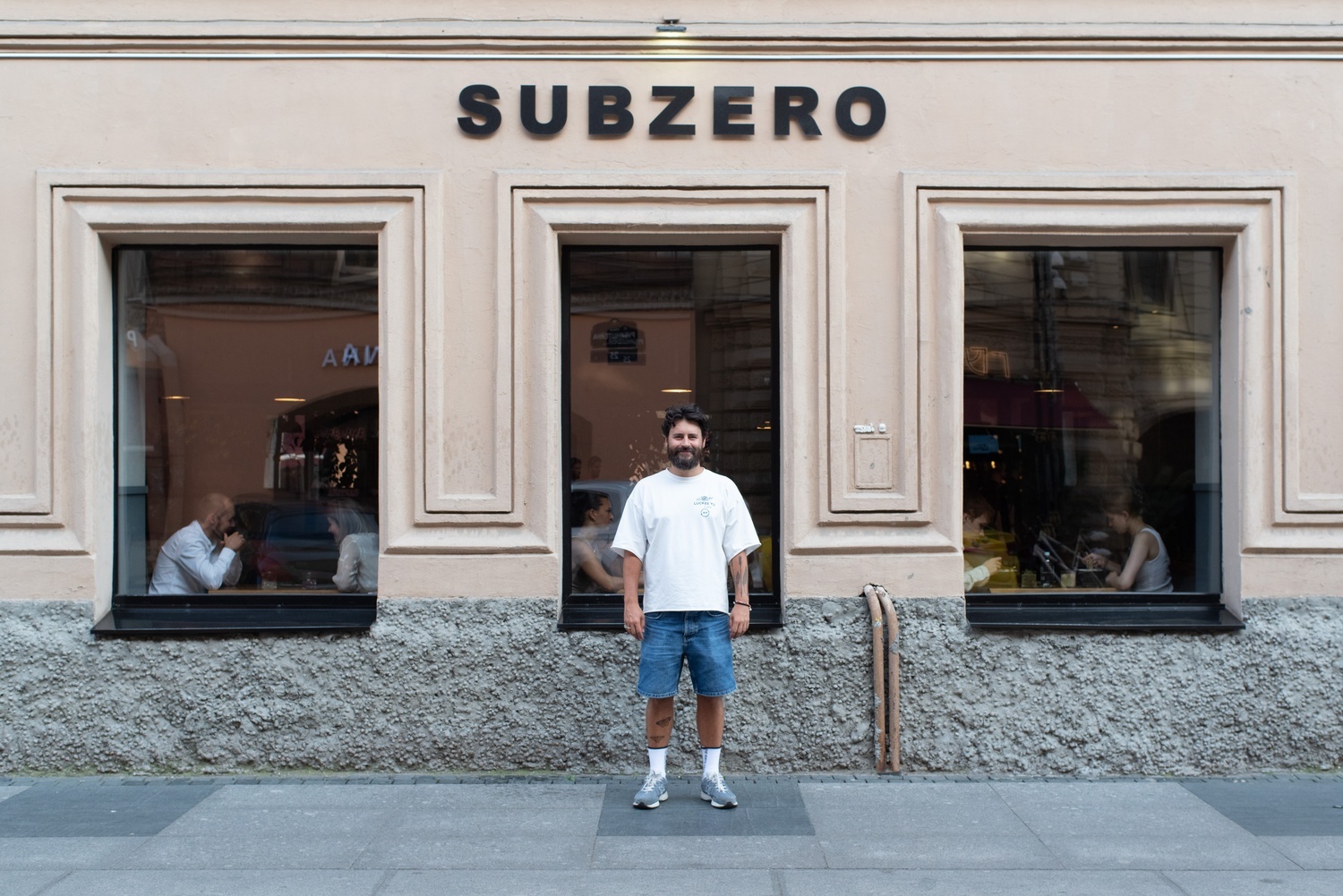 Рост цен, нехватка персонала и закрытие проектов — создатели Subzero развивают бизнес, несмотря на все эти проблемы. Как им это удается и зачем открывать ресторан в Тбилиси