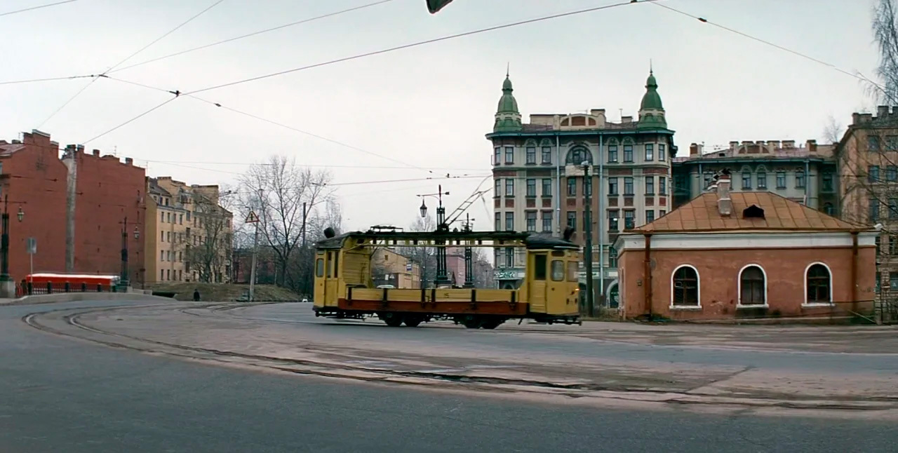 Четыре места в Петербурге, где снимали культовые фильмы. От разобранного трамвайного кольца из «Брата» до дома с памятником героям «Собачьего сердца»